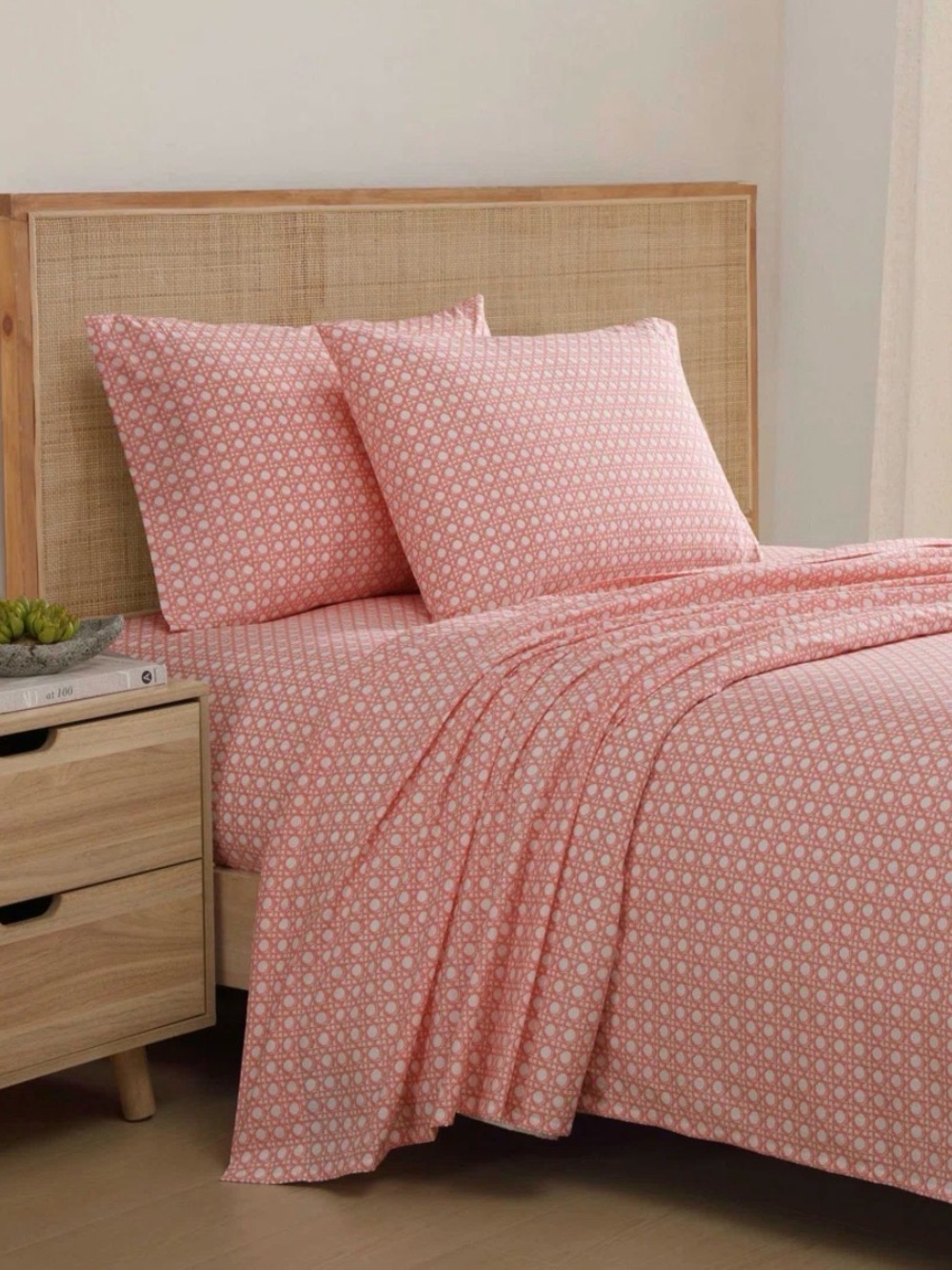 Tommy Bahama King Cotton Percale Sheet Set in Coral Geometric Print